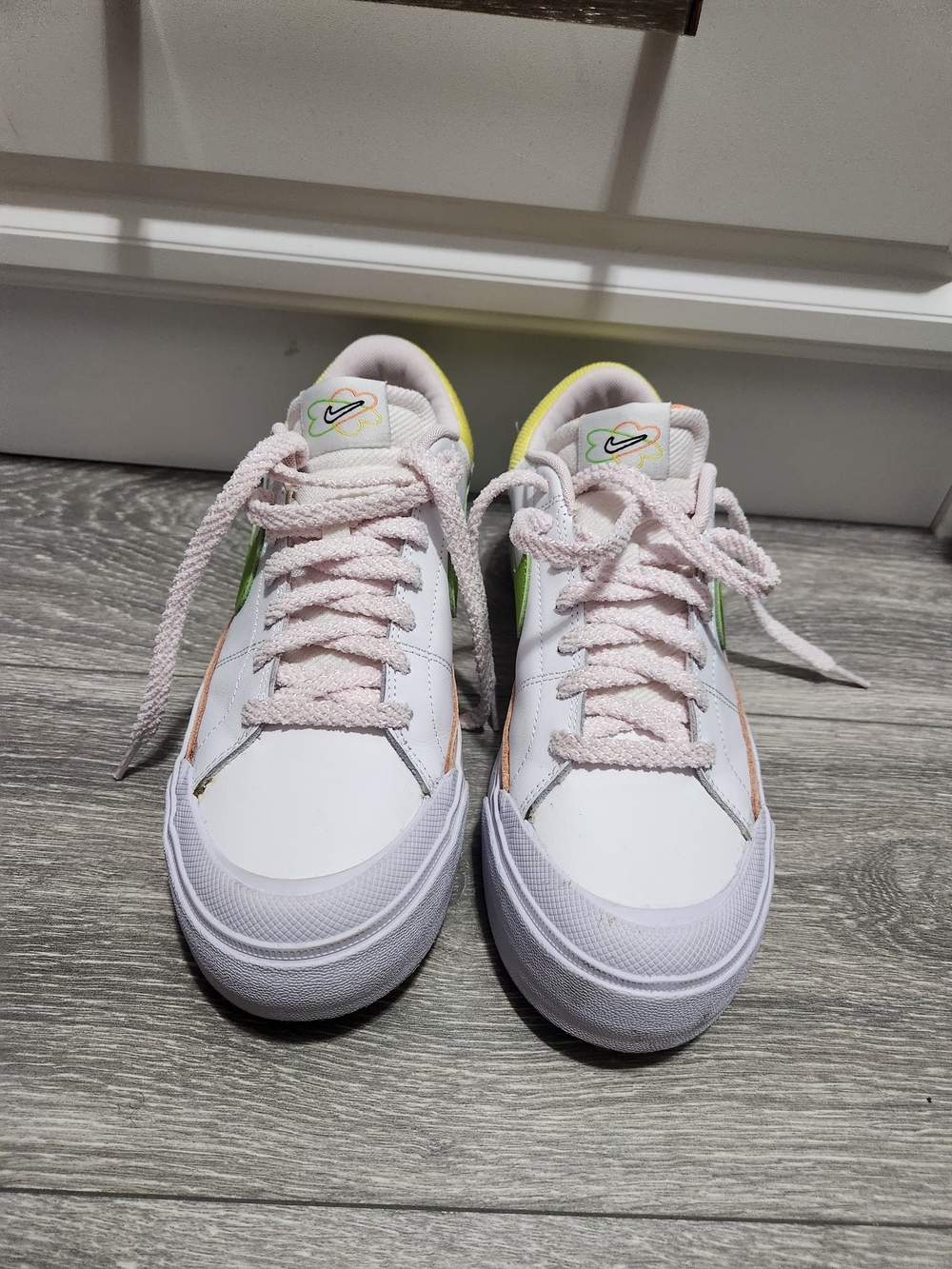 Nike Women's White & Pink Low-Top Sneakers - Picture 2 of 7